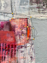 Charger l'image dans la galerie, Main de fer dans un gant de velours - 36" x 30"